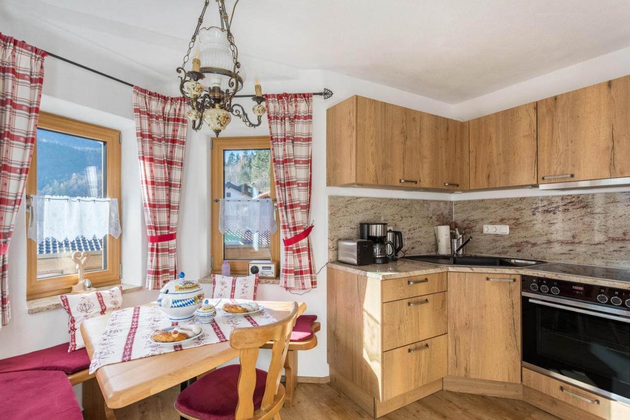 Ferienwohnung Granat Міттенвальд Екстер'єр фото